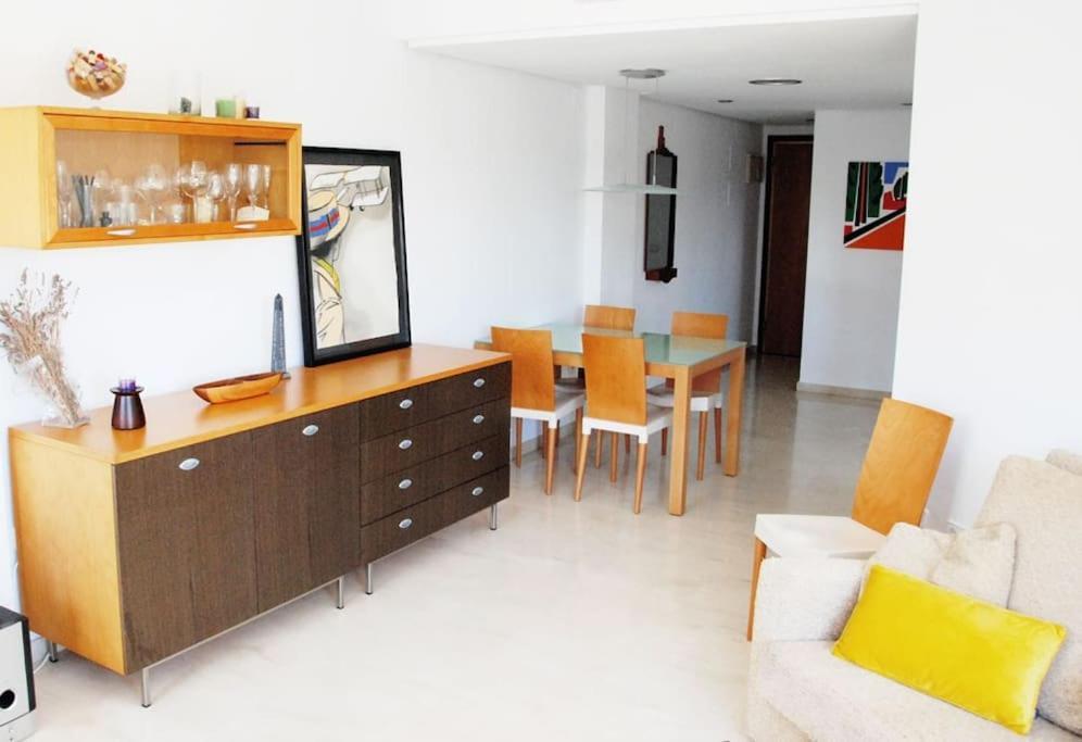 Artes Y Ciencias + Garaje + Netflix Appartement